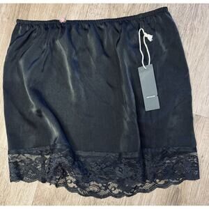 Womens Melrose Polyester Black Lace Bottom Skirt With Pink Rose Size Small NWT